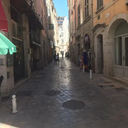 La Petite Oasis, Newly Renovated